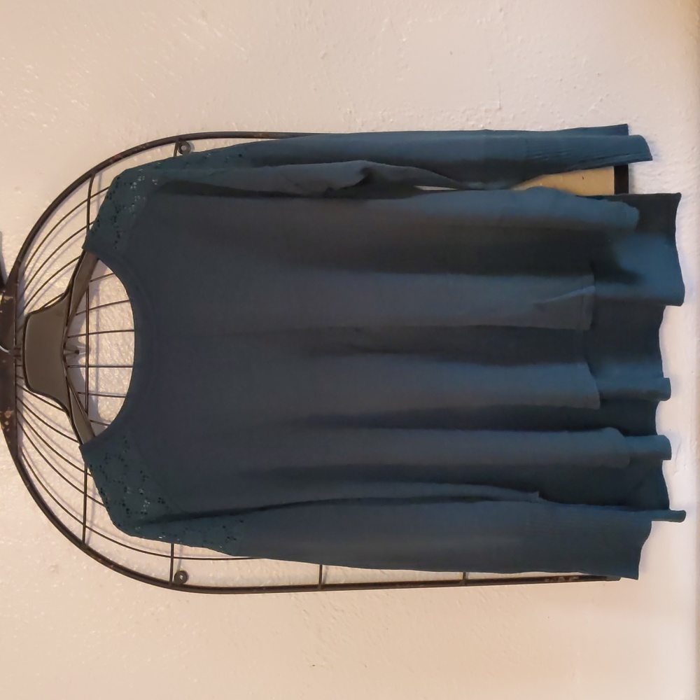 Women's Van Heusen forest green sweater, size large